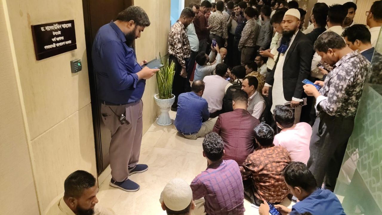 Finance adviser leaves Secretariat after 6-hour confinement