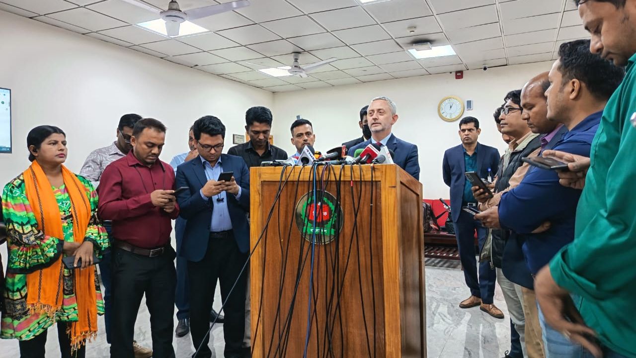 EU praises election preparations, plans large observer mission