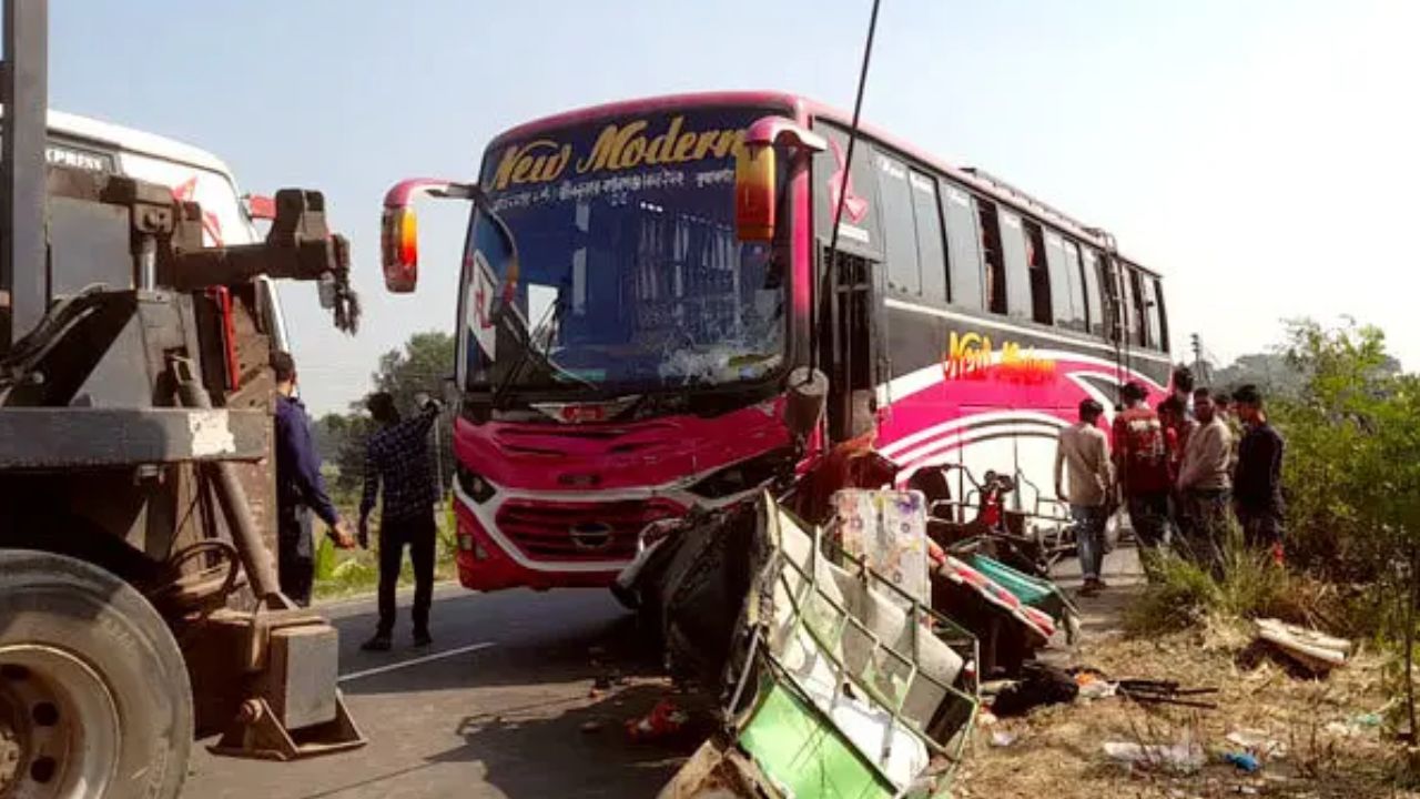 4, including 3 family members, killed as bus hits easy bike in Faridpur