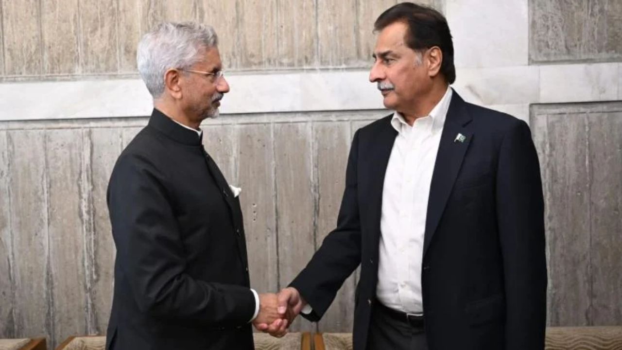 Pakistan speaker, Indian FM exchange greetings in Dhaka