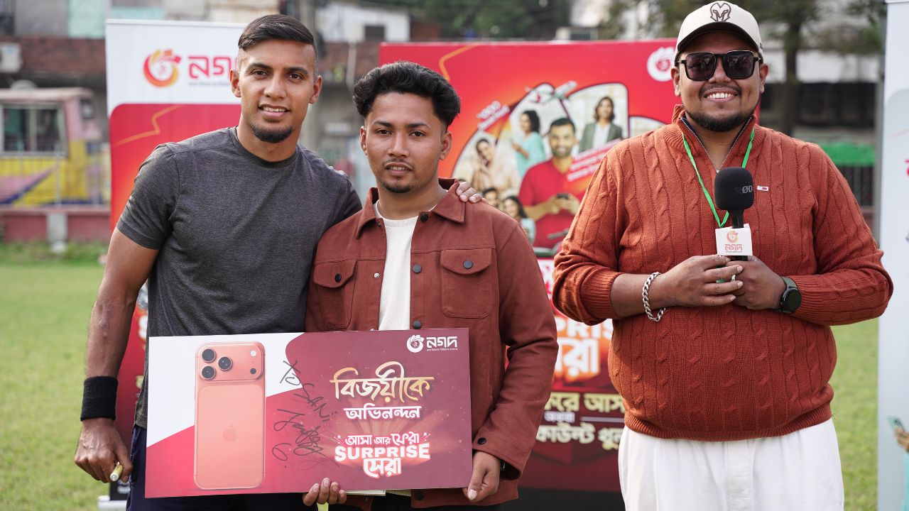 Jamal Bhuyan hands over iPhone to Nagad campaign winner