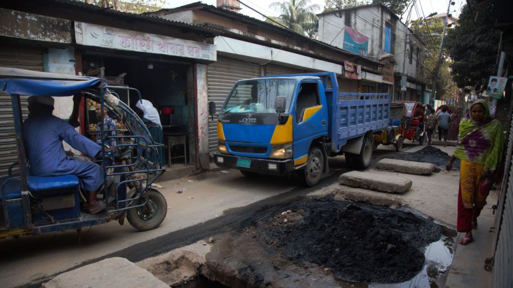 Garbage piles choke Narayanganj Narayanganj