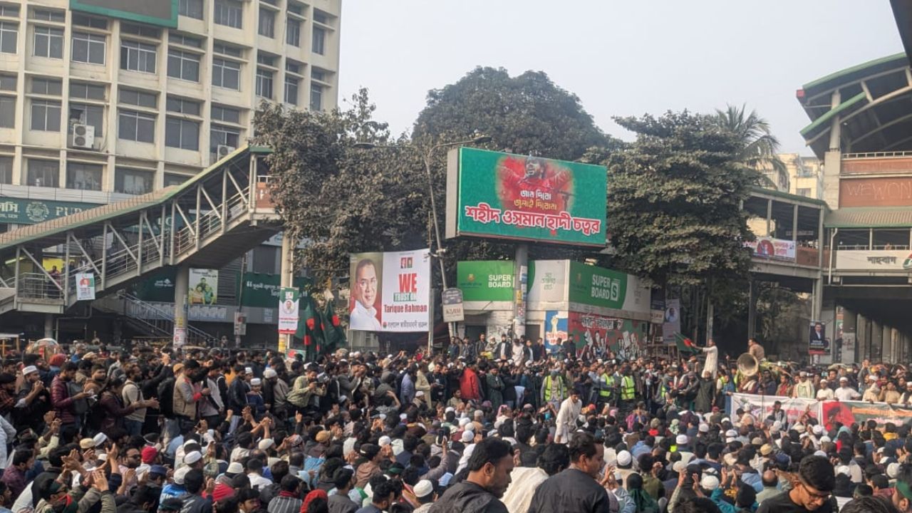 Inqilab Moncho blocks Shahbagh, seeks justice for Hadi