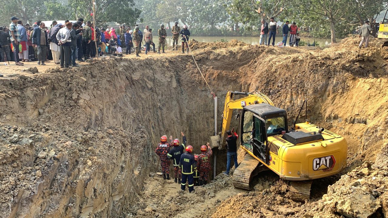 Sajid into borehole Rajshahi