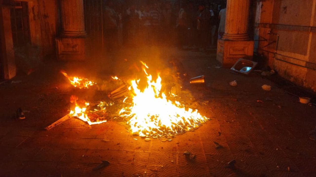 Hadi’s death: Former edu minister’s Ctg home torched