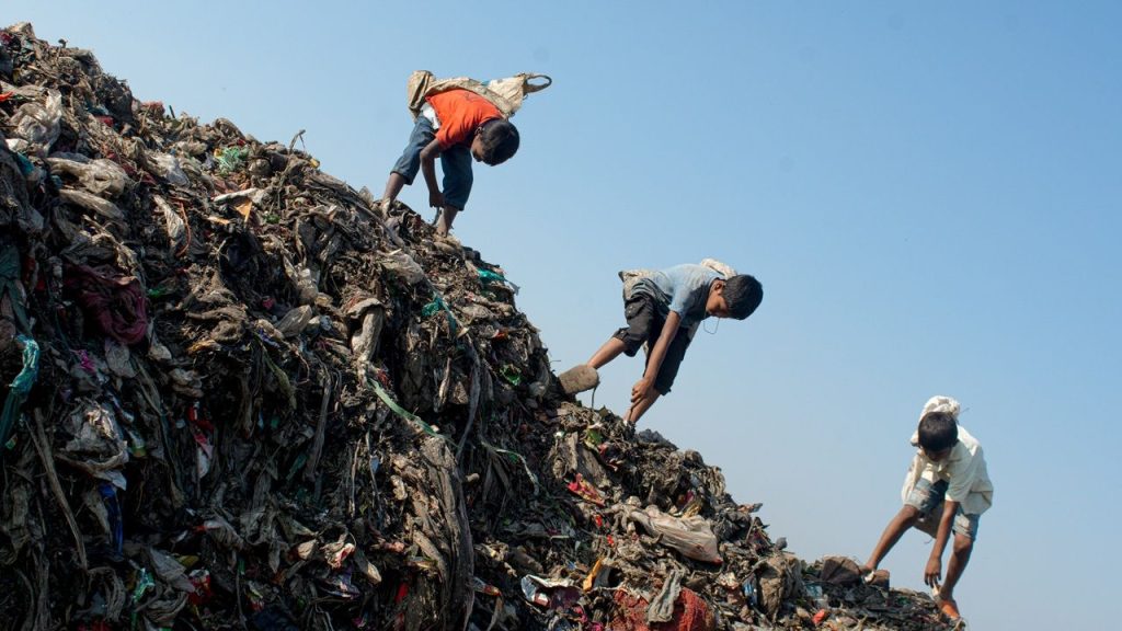 Halisahar landfill/Childhood in a dump Childhood