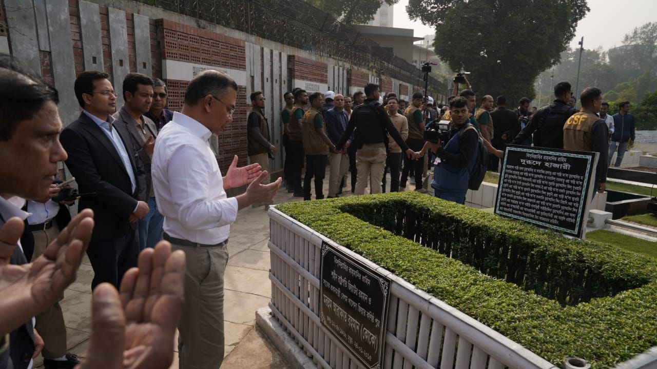 Tarique Rahman visits brother Koko’s grave