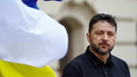 Zelenskiy to discuss land, security guarantees with Trump on Sunday Ukraine's President Volodymyr Zelenskiy