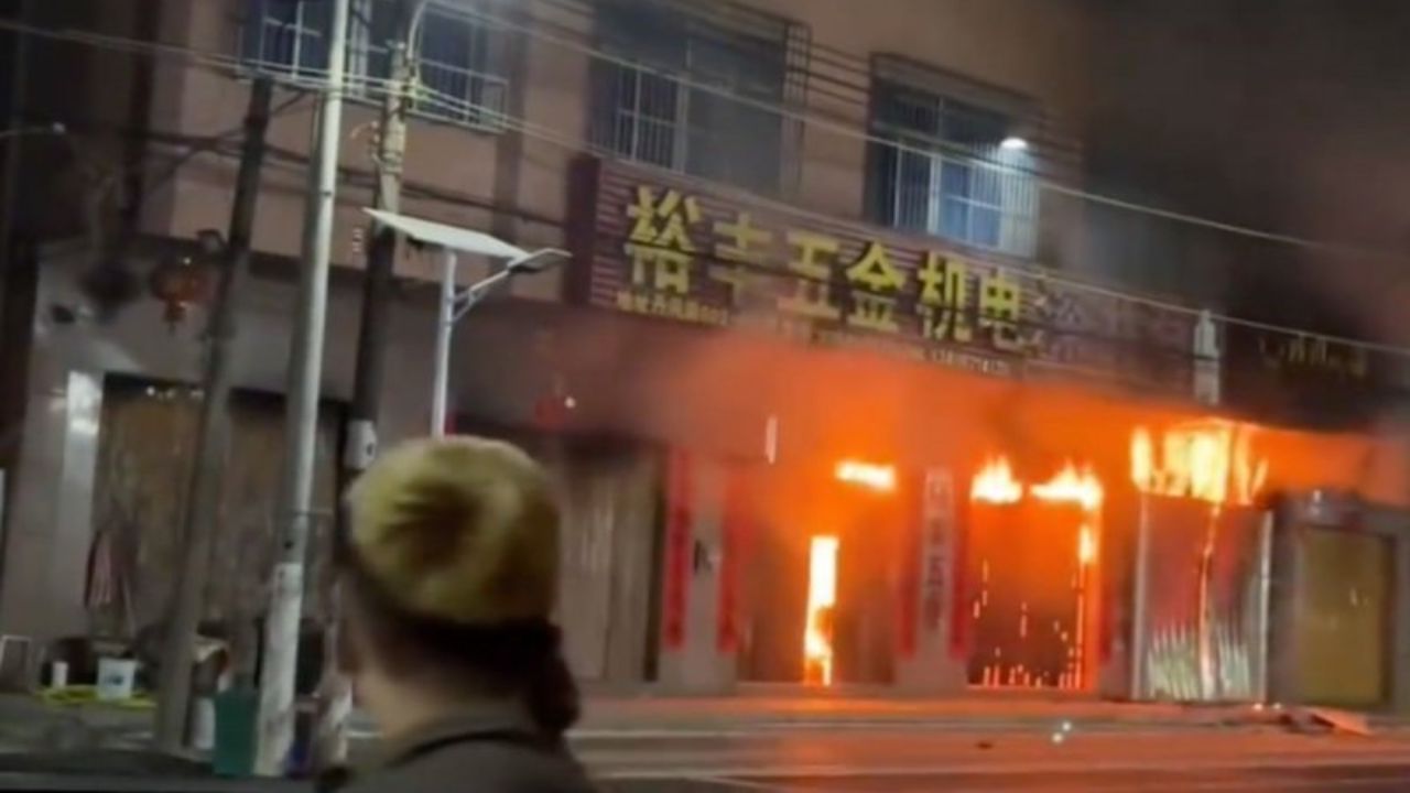 12 killed in residential fire in southern China