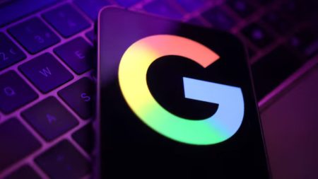 Apple calls on Google to help smarten up Siri and bring other AI features Apple turning to Google AI