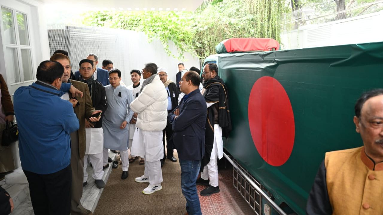 Family bids farewell to Khaleda Zia at Gulshan