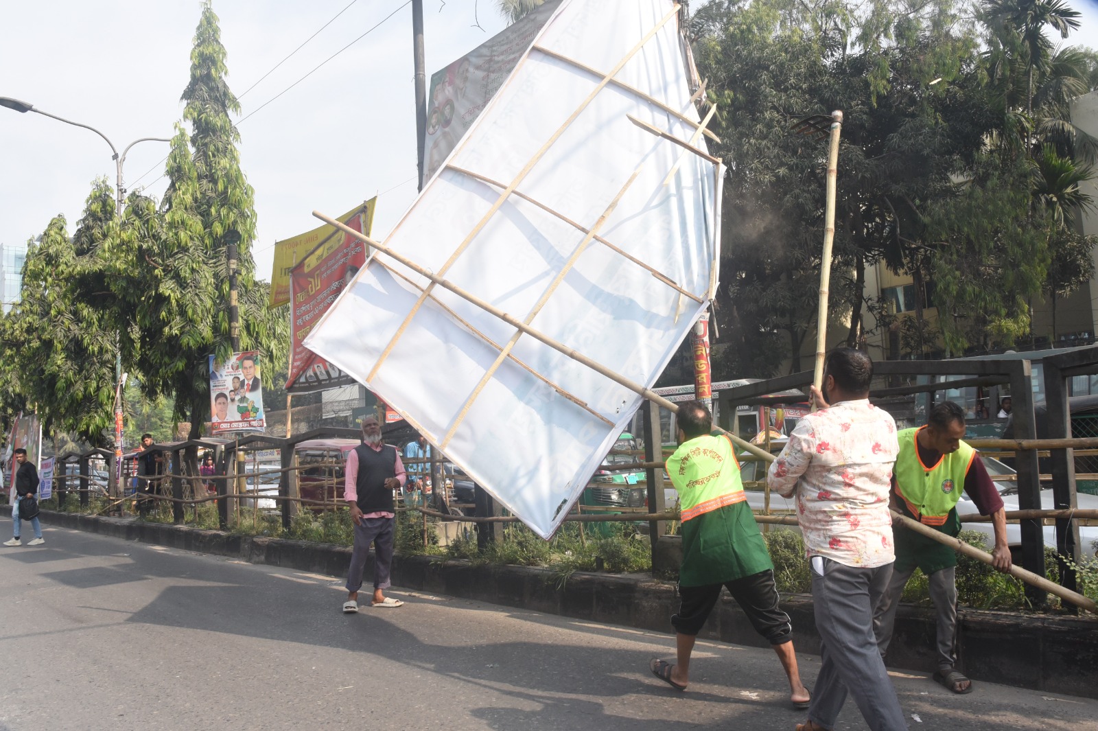 DSCC removes unauthorised election campaign materials