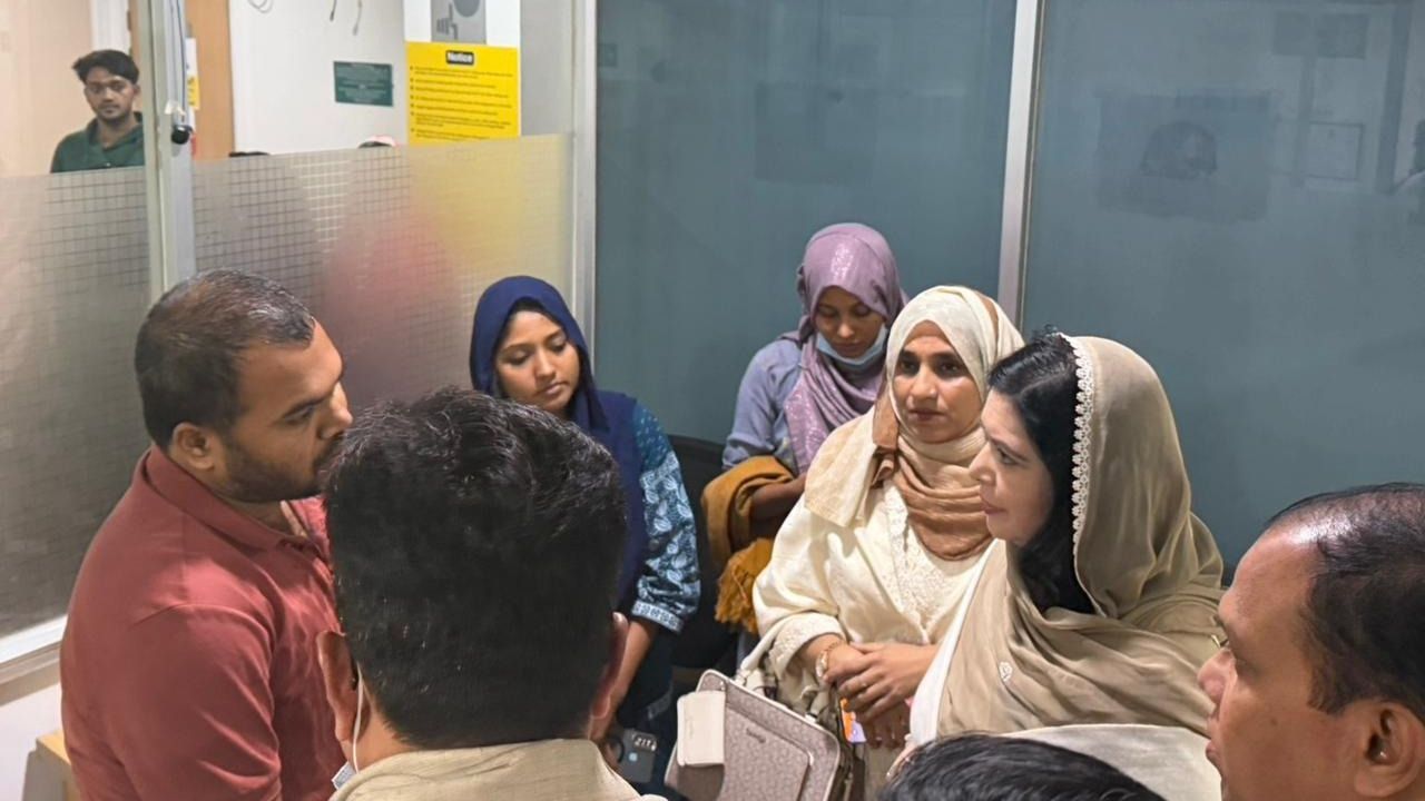 Zubaida, Fakhrul visit injured Hadi’s family