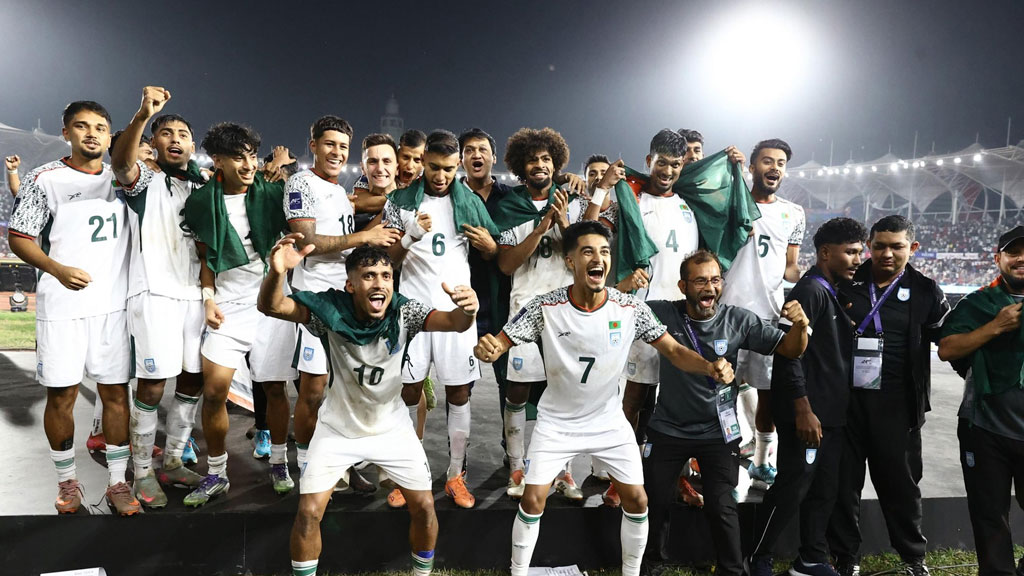 Bangladesh players receive tk 7 lakh each for win over India