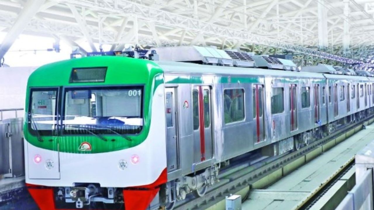 Cloth on power line halts metro services for 16 minutes