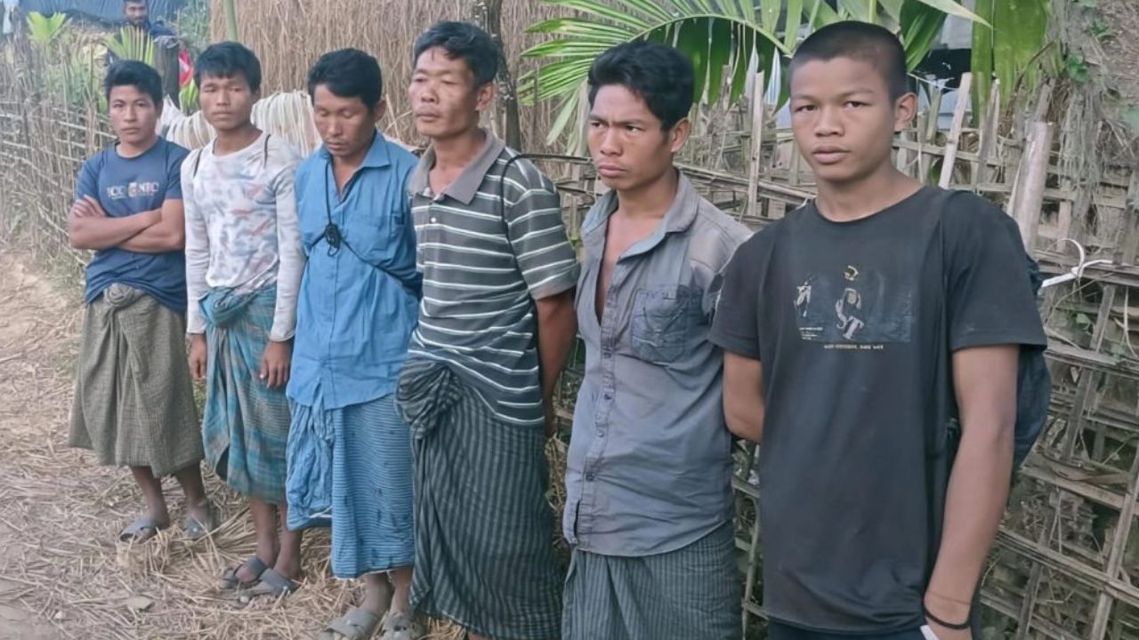 Six Myanmar citizens detained at Naikkhongchhari border