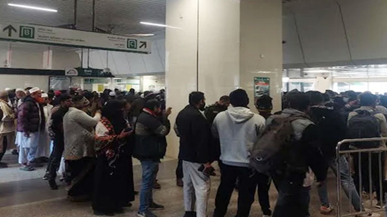 Khaleda Zia’s funeral: Overflowing crowds at metro stations