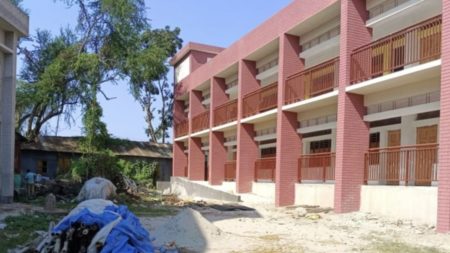 Manikganj school building cracks amid construction Manikganj school building
