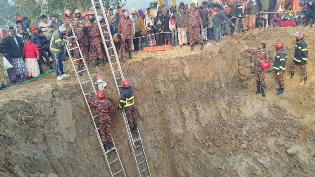 Child who fell into well in Rajshahi rescued after 32hrs