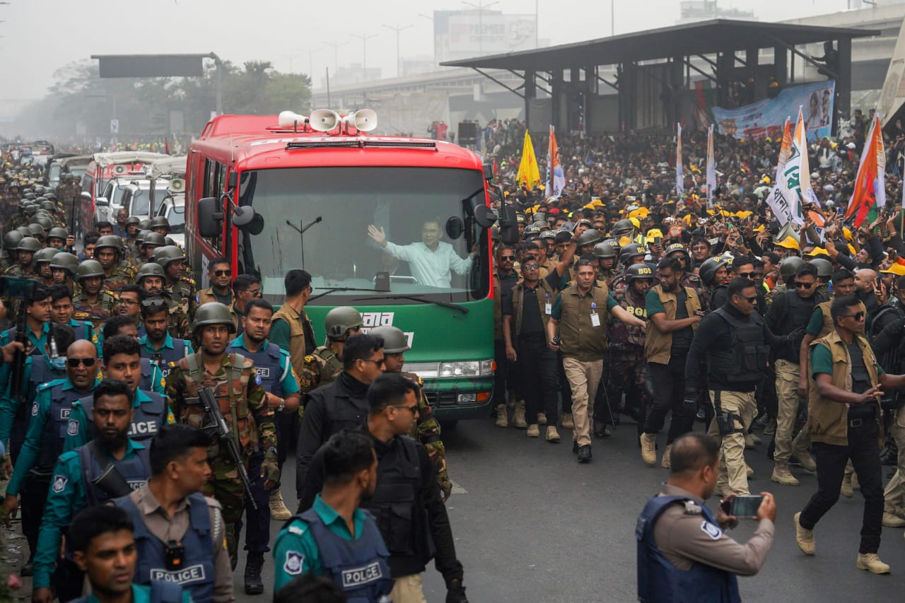 Tarique’s convoy crawls amid massive crowd