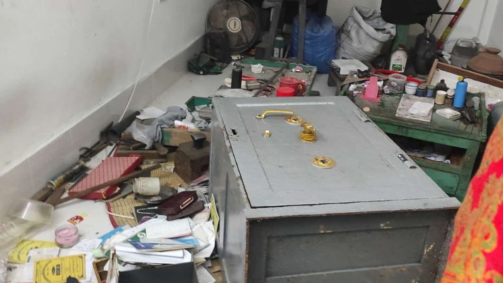 Five jewellery shops looted in Pabna robbery