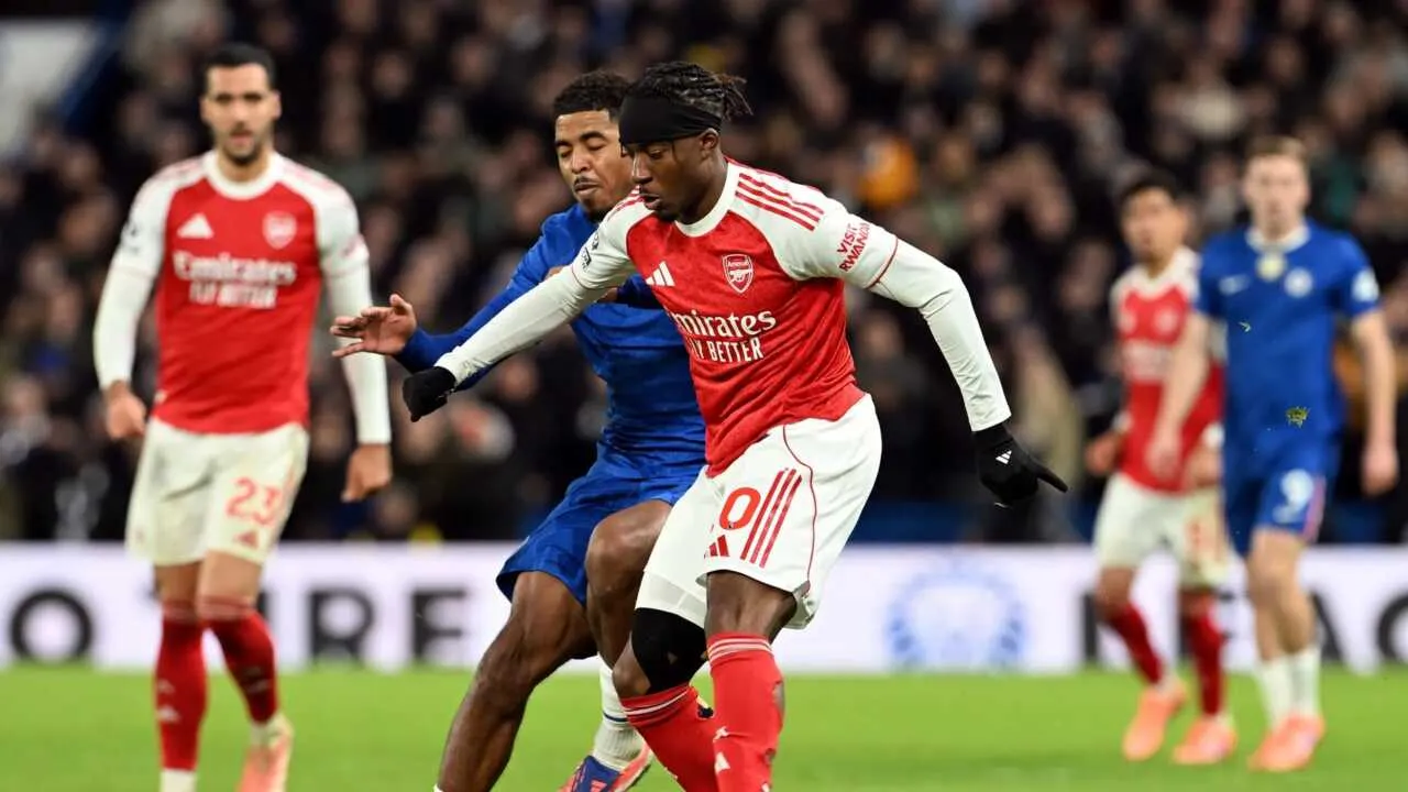 Chelsea hold Arsenal in gritty 1-1 draw after Caicedo red