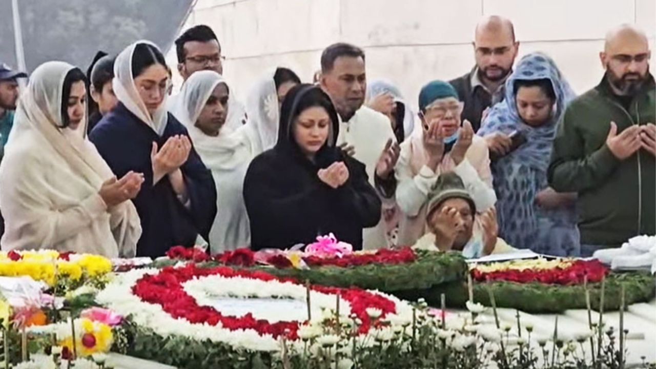 Family members visit Khaleda Zia’s grave