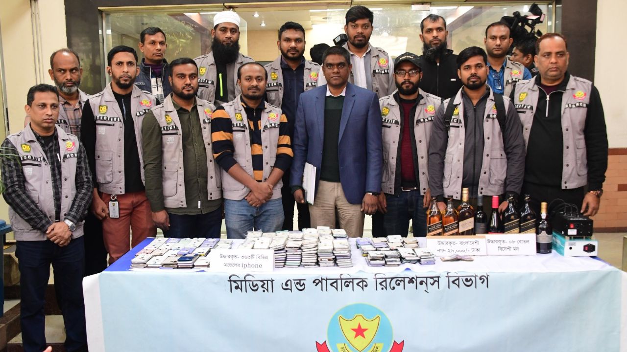 Dhaka police arrest three Chinese nationals with 363 iPhones