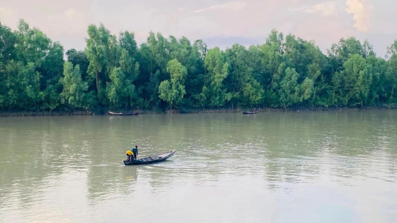 Gunfire from Myanmar hits Bangladeshi fisherman