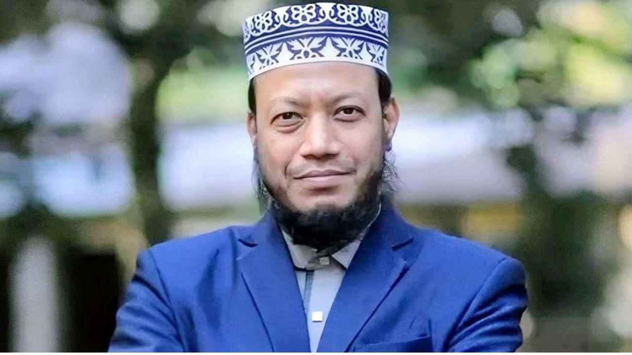 Mufti Amir Hamza sued for insulting Khaleda’s family