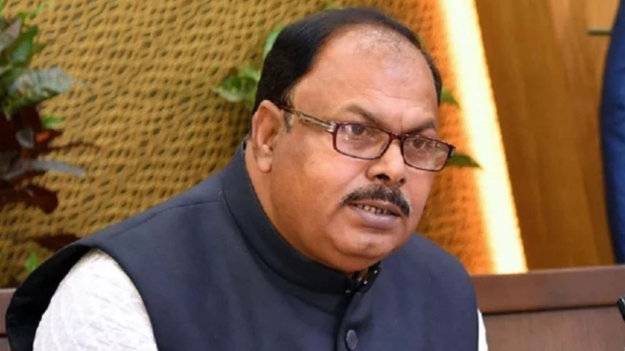 Court imposes travel ban on ex-minister Zakir Hossain’s family