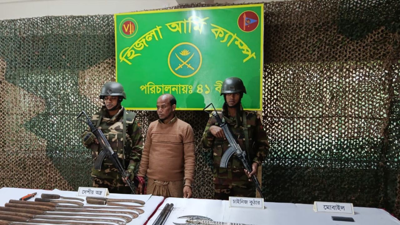 One detained with weapons in Hizla raid