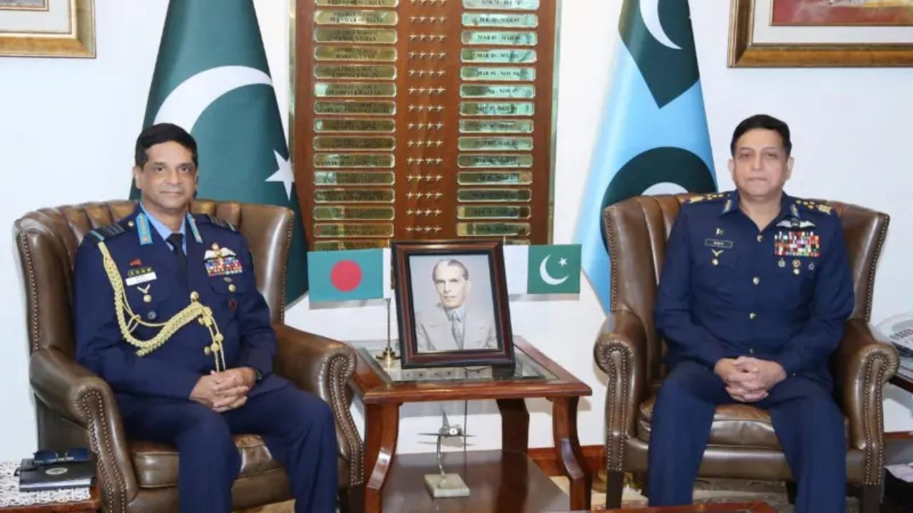 Islamabad hints strategic defence partnership with Dhaka