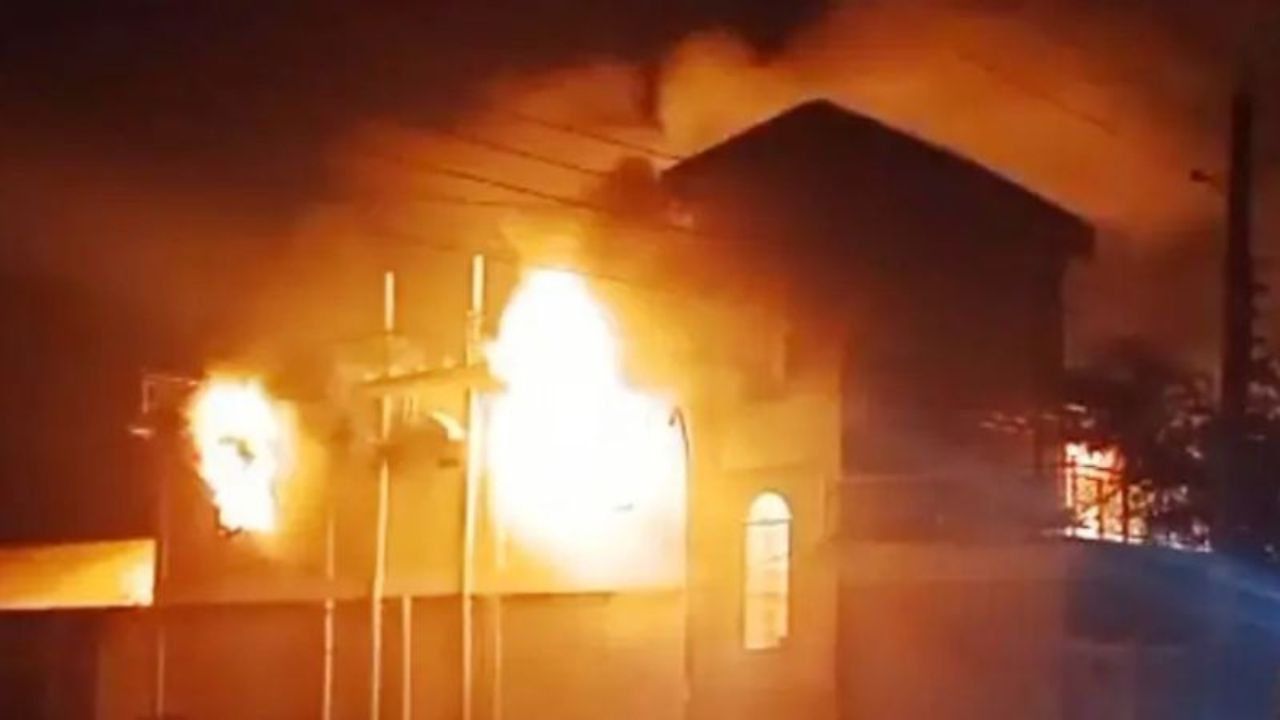 Fire guts aerosol warehouse in Nimtoli