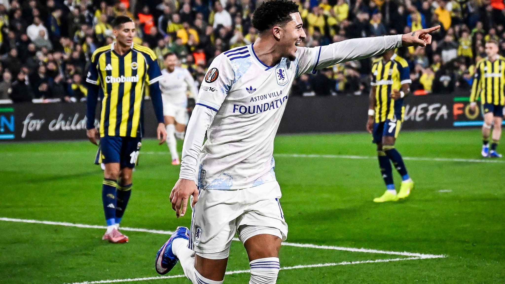 Sancho sends Villa through as Forest stumble in Portugal