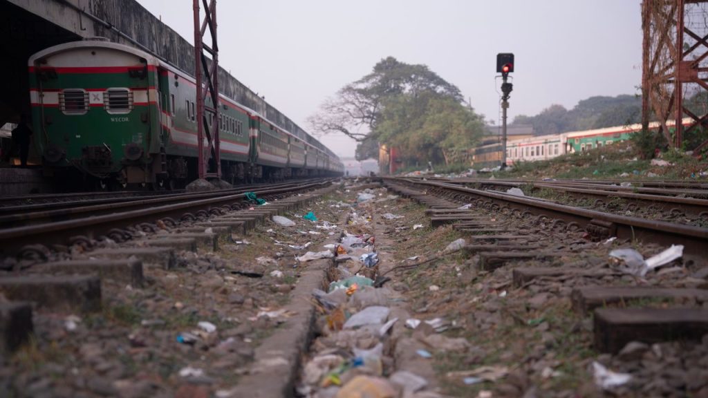 National gateway choked by waste Gateway