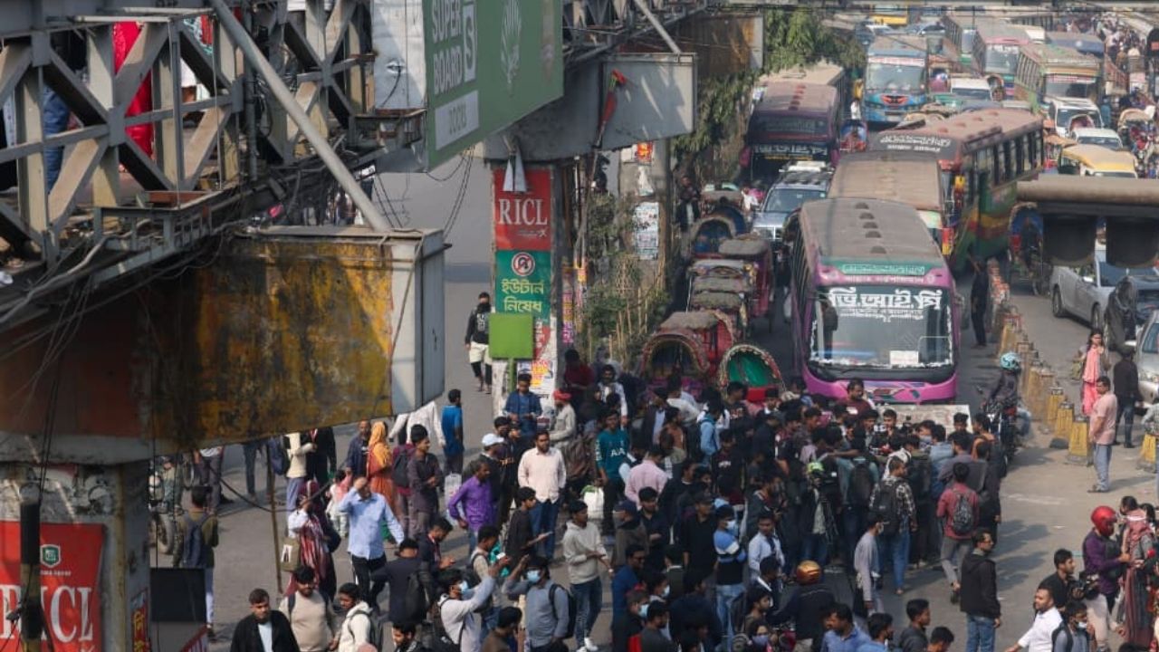 Students block Dhaka roads