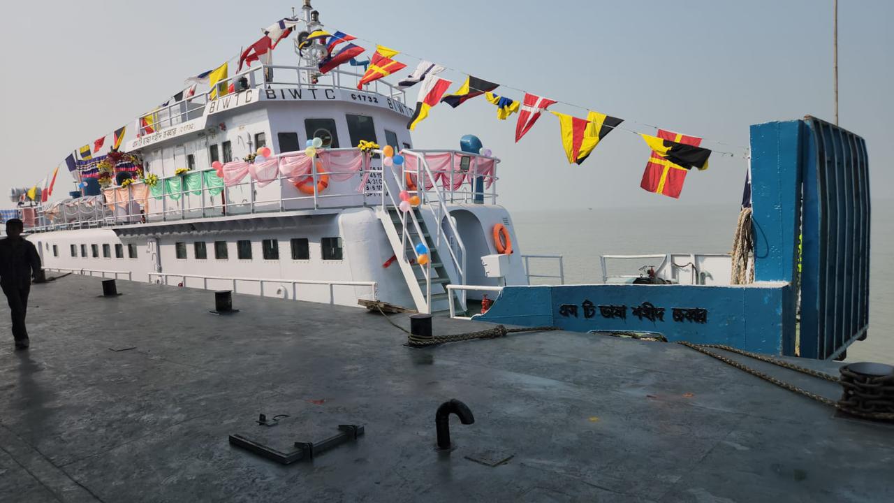 Sea-truck service launched on Magnama–Kutubdia route