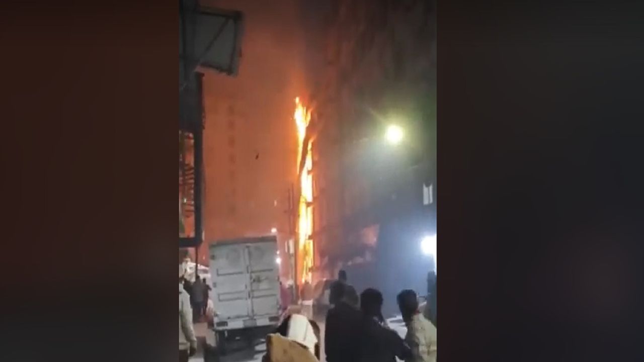Fire at Mirpur building following fireworks