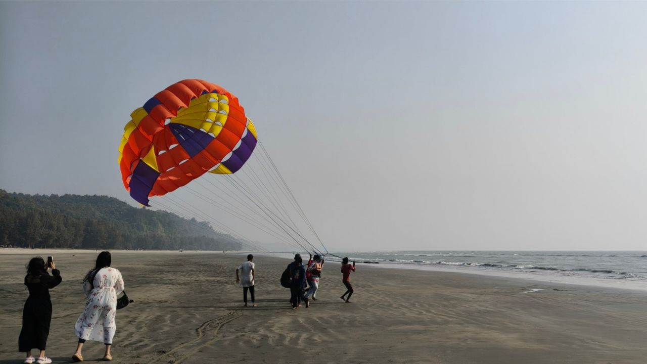 Parasailing boom in Cox’s Bazar tests safety
