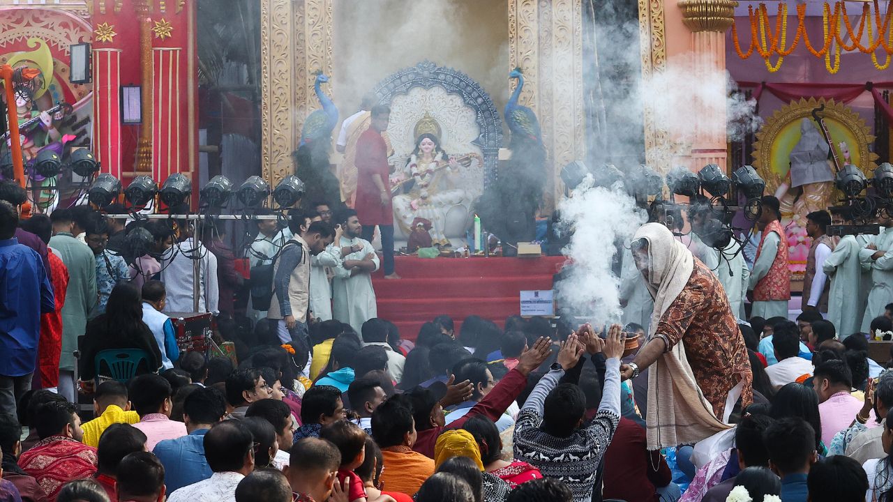 Saraswati Puja at Jagannath Hall becomes a voice against repression