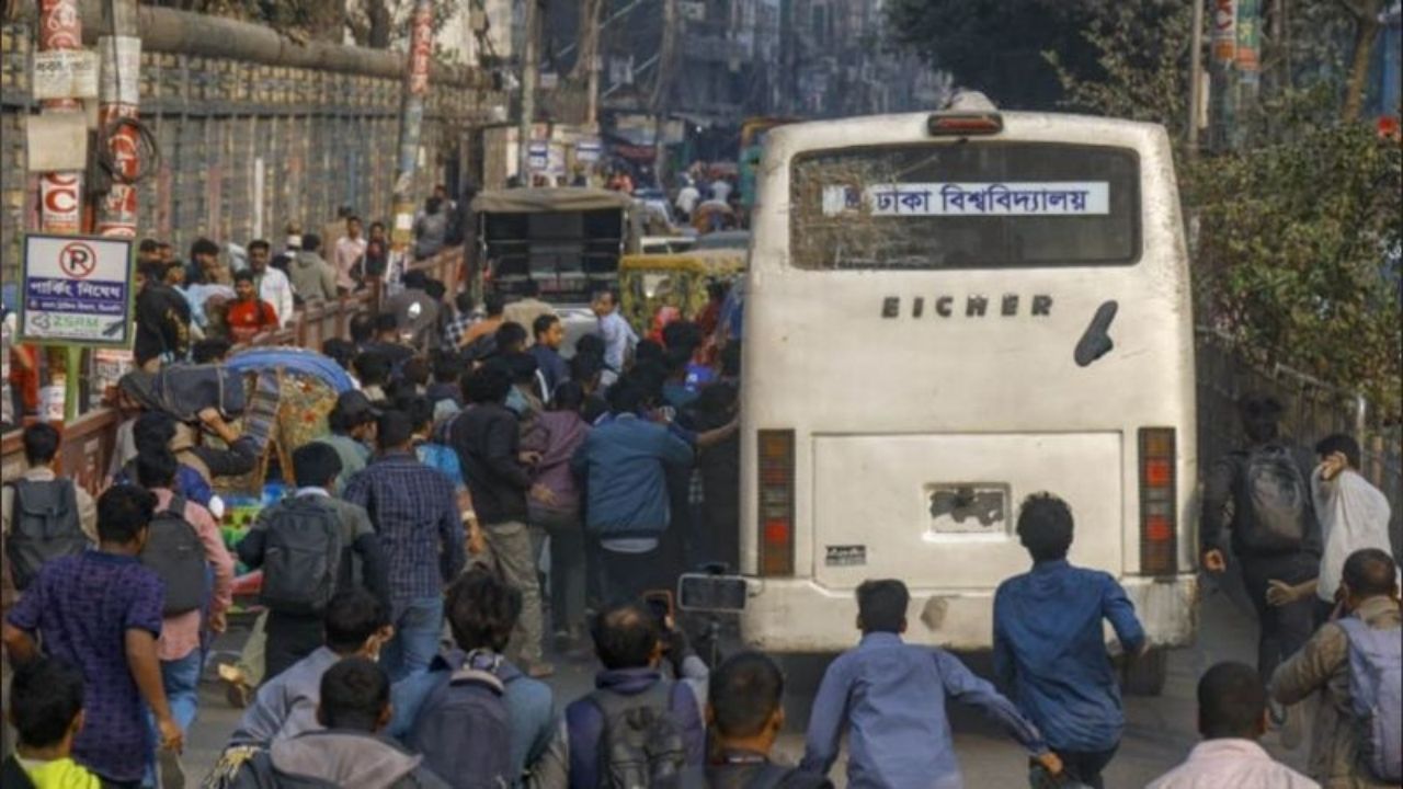Seven-college protesters assault DU students, vandalise bus