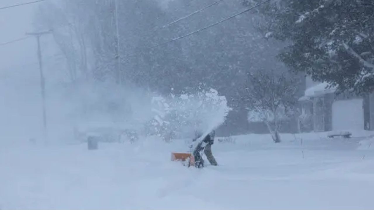 Winter storm grounds thousands of US flights
