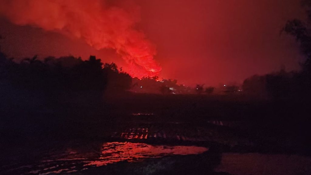 Rohingya camp fire brought under control after 3.5hrs Rohingya camp fire