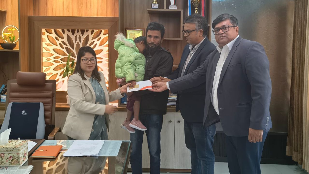 Shwapno extends support to child rescued from severe cold in Ctg
