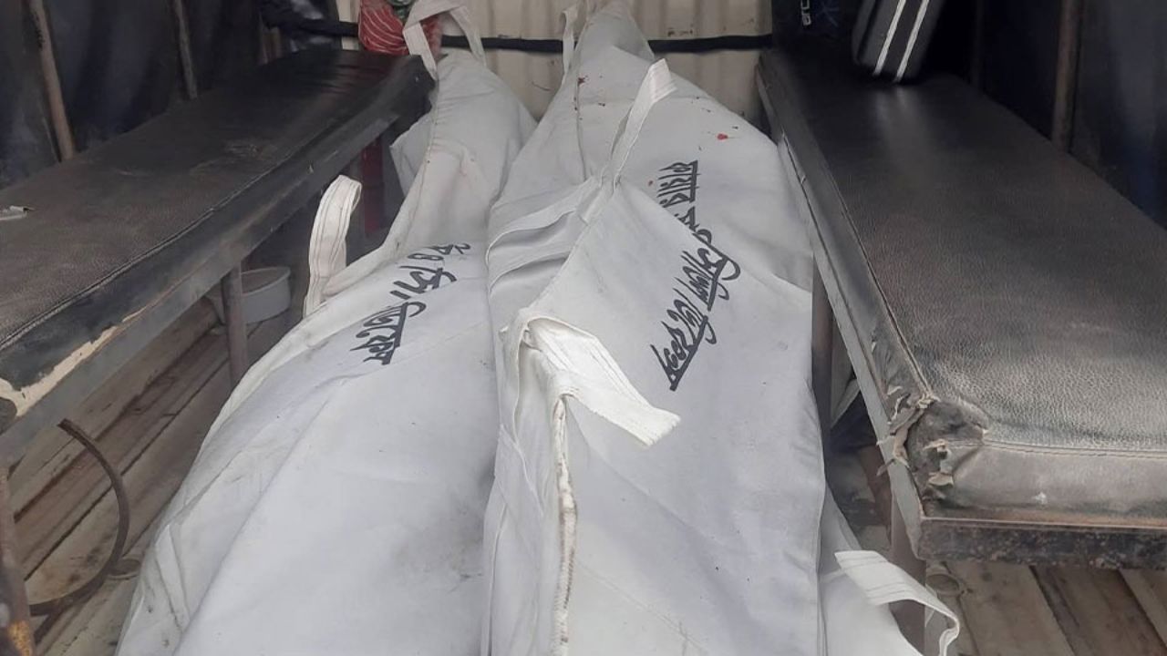 Gaibandha bus-truck crash leaves 2 dead, 8 injured