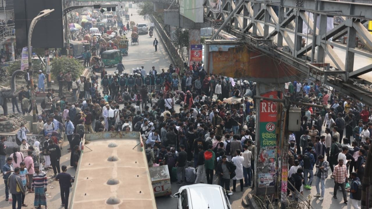 Commuters suffer as severe gridlock hits Dhaka