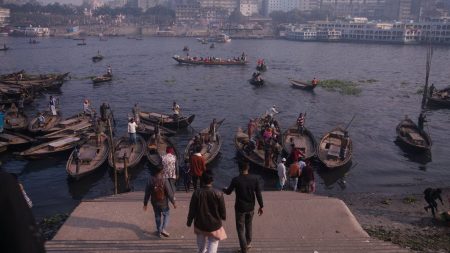 Nagor Mohol Ghat: A choking riverbank