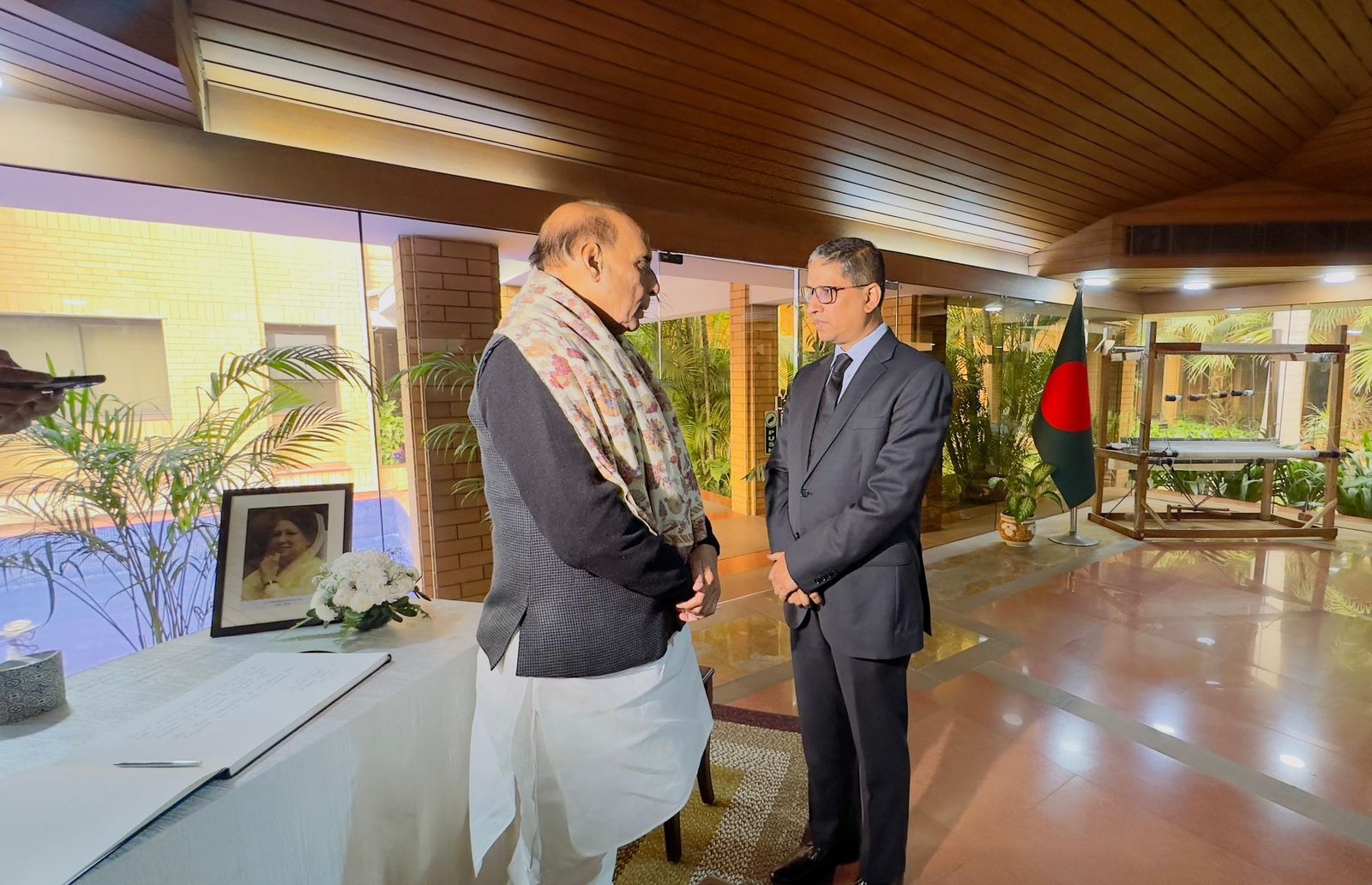 Indian Defence Minister Rajnath signs Khaleda’s condolence book