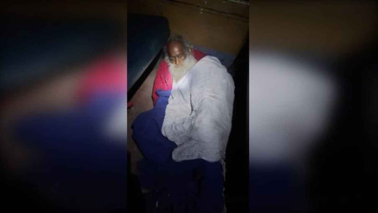 Elderly man found dead inside Gaibandha train